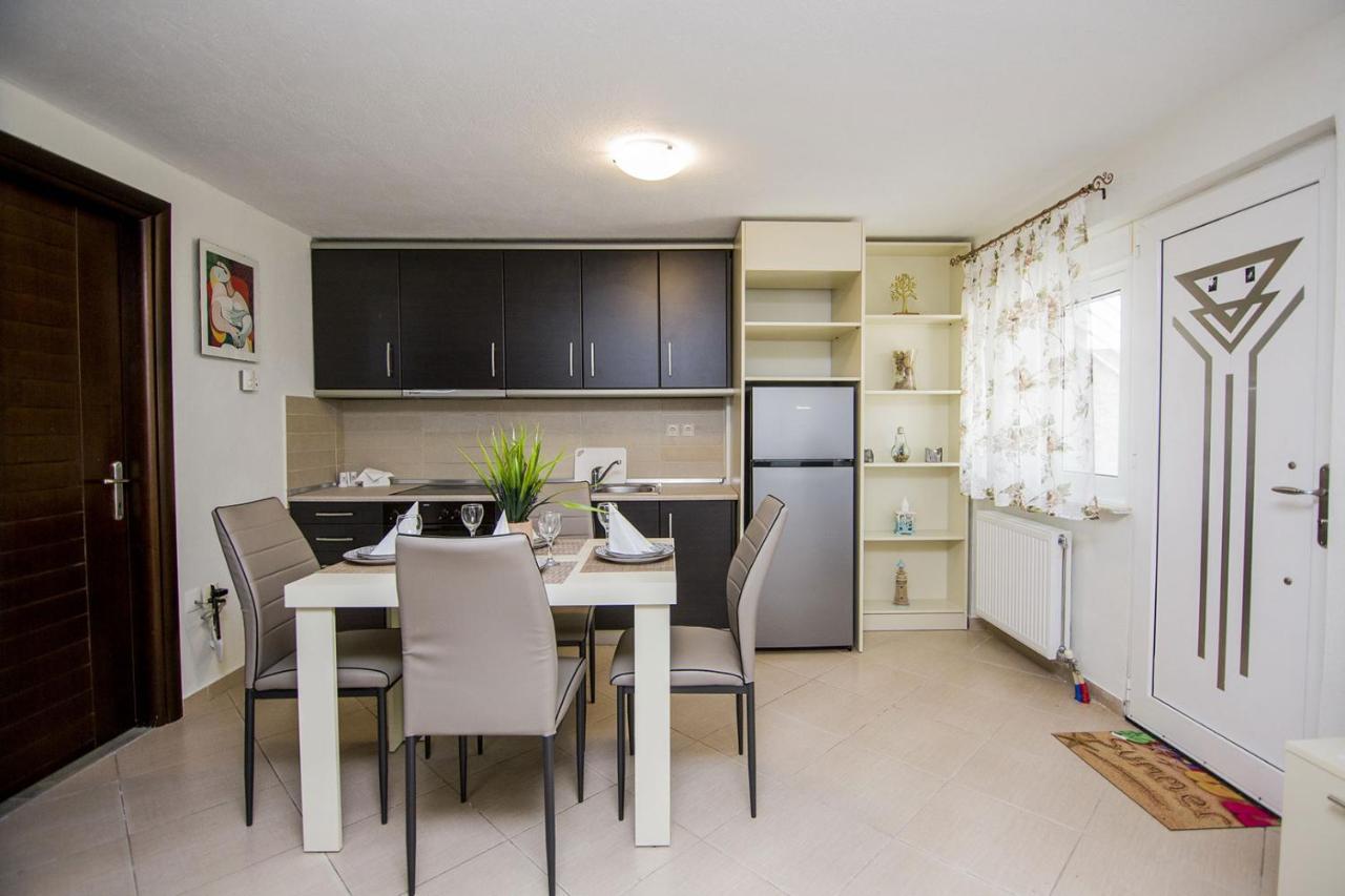 Kasta Bnb Ofrínion Extérieur photo